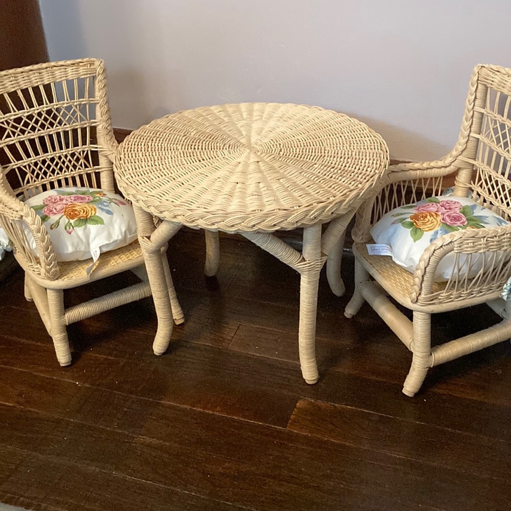 Pleasant Company Samantha Retired Wicker Table and chairs American Girl - Picture 1 of 4